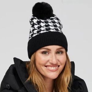 Suzy Shier Houndstooth Lined Hat With Faux Fur Pom Pom